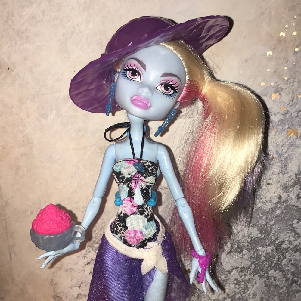 Monster High Skull Shores Abbey Bominable